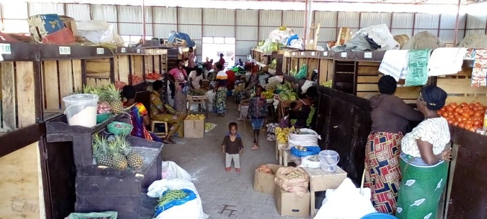 Mu isoko ry'imboga n'imbuto harisanzuye