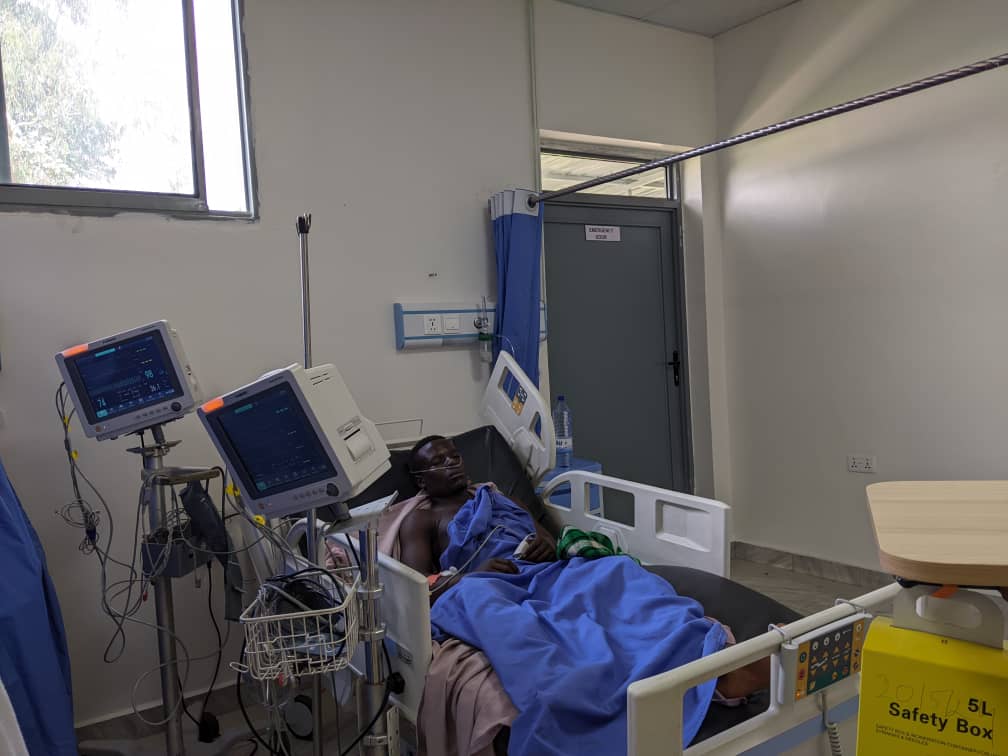 Uwayisenga imbogo zamujombye ihembe mu nda no mu itako ariko ubuvuzi arimo guhabwa butanga icyizere ko azasezererwa bidatinze