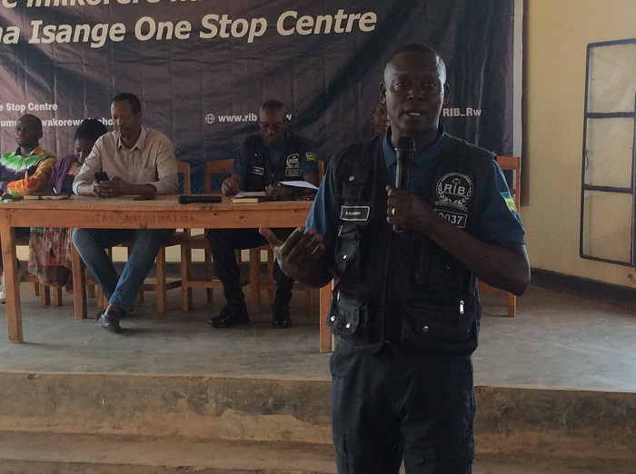 Njangwe JMV aganiriza abaturage