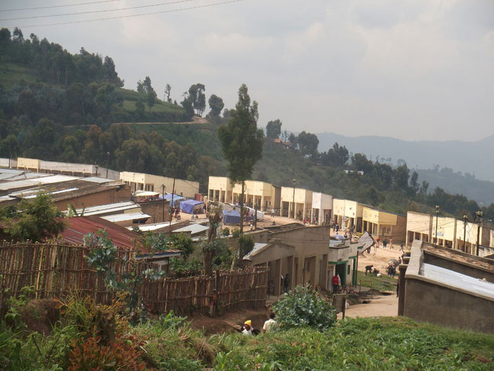 Amazu agize umujyi w'akarere ka Nyaruguru.