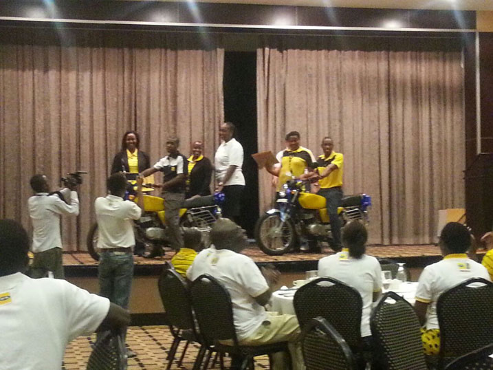 Harimo abahembwe moto.