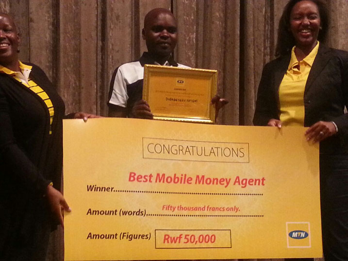 Uwa mbere mu bacuruza Mobile Money yahembwe amafaranga 50,000.