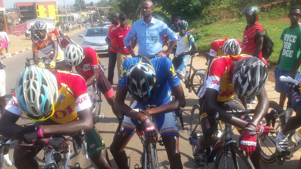 Abakinnyi babanje gusenga mbere yo guhaguruka