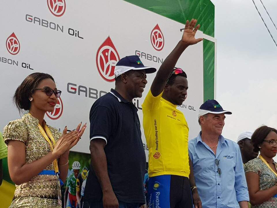 Areruya Joseph yambikwa umupira w