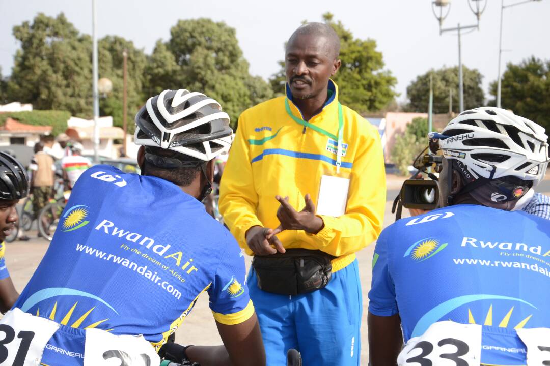 Sempoma Felix aha amabwiriza abakinnyi be mbere yo guhaguruka