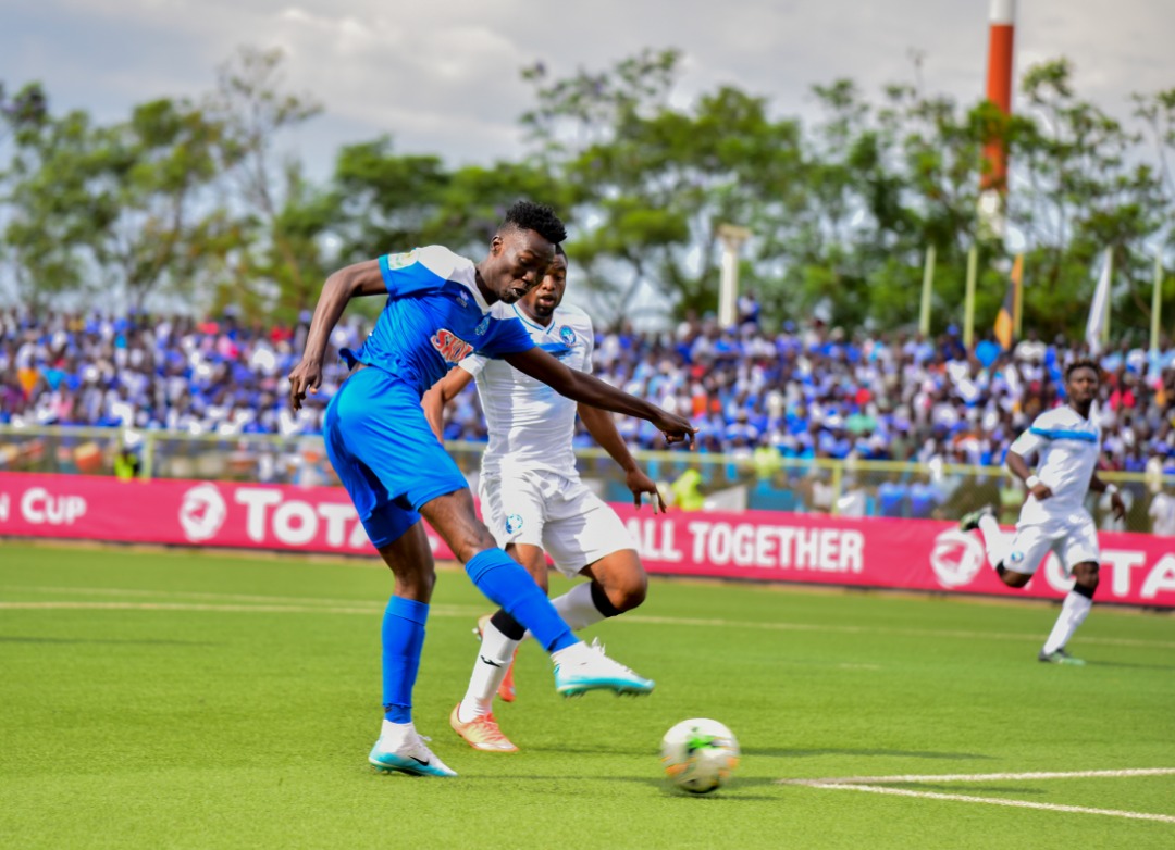 Bimenyimana Bonfils Caleb yagerageje uburyo bwinshi bwo gutera mu izamu