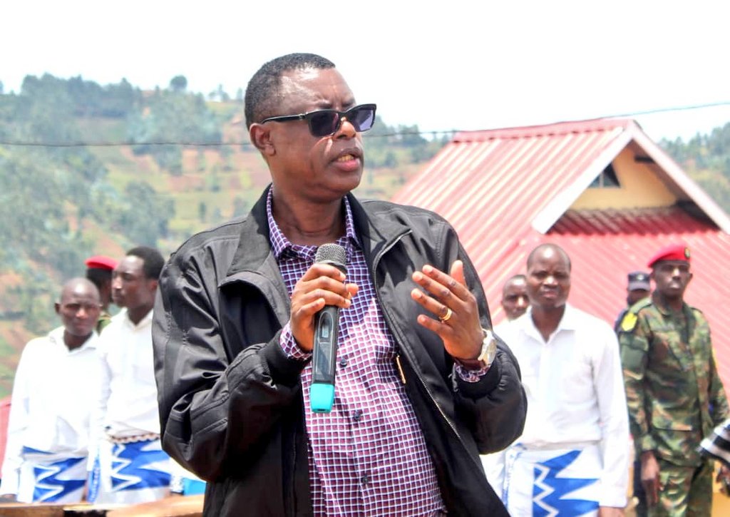 Gen Kabarebe yasabye abaturage ghfata neza iyi nyubako bubakiwe