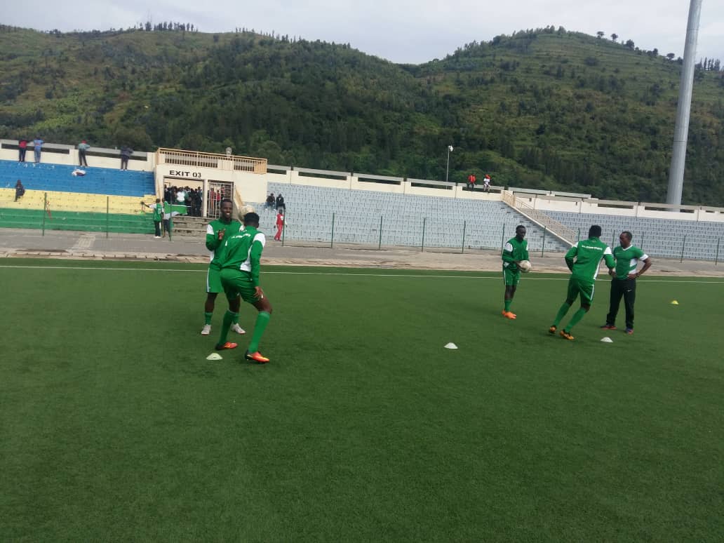 Kiyovu yishyushya mbere yo gukina na Etincelles