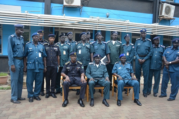 Umuyobozi wa polisi y'u Rwanda mu ifoto hamwe n'abarangije amasomo