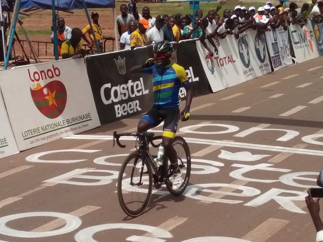 Mugisha Moise ubwo yasozaga yanikiye abandi