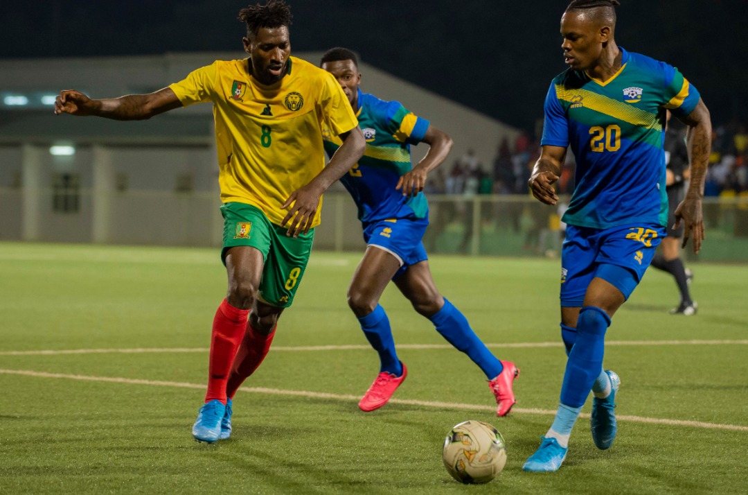 Rwatubyaye Abdul na Zambo Anguissa ku mupira