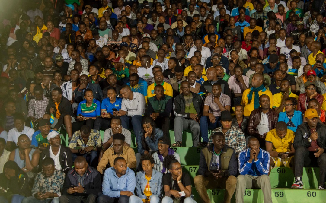 Abafana bareba umupira biturije