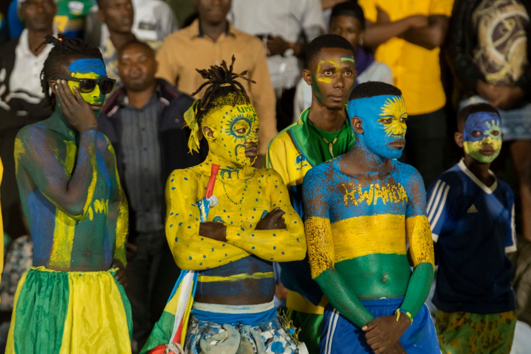 Abafana bifashe mapfubyi ubwo Amavubi yatsindwaga