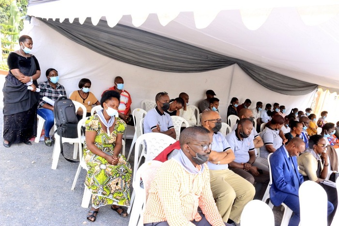 Abakozi n'abafite ababo baguye mu bitaro bya Gisenyi 