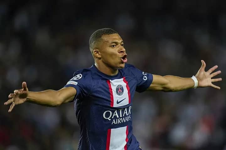 Mbappé wari umaze iminsi mike asinye arifuza kuva muri Paris Saint-Germain