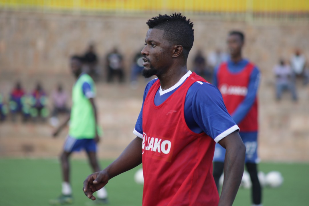 Héritier Luvumbu yakoze imyitozo ya mbere mu Nzove