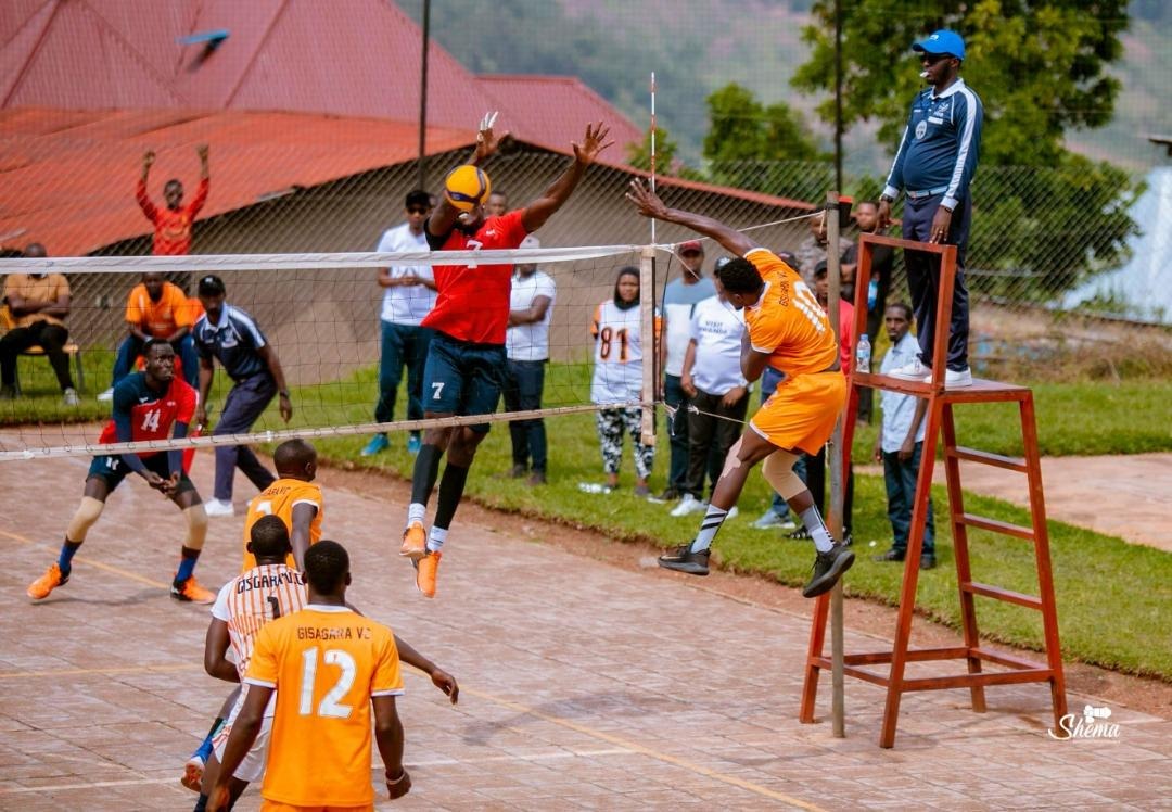 Niyogisubizo Samuel (Tyson) wa gisagara ahanganye na Marcel wa REG VC