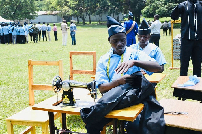 Bigishwa imyuga izabafasha gusubira mu buzima busanzwe