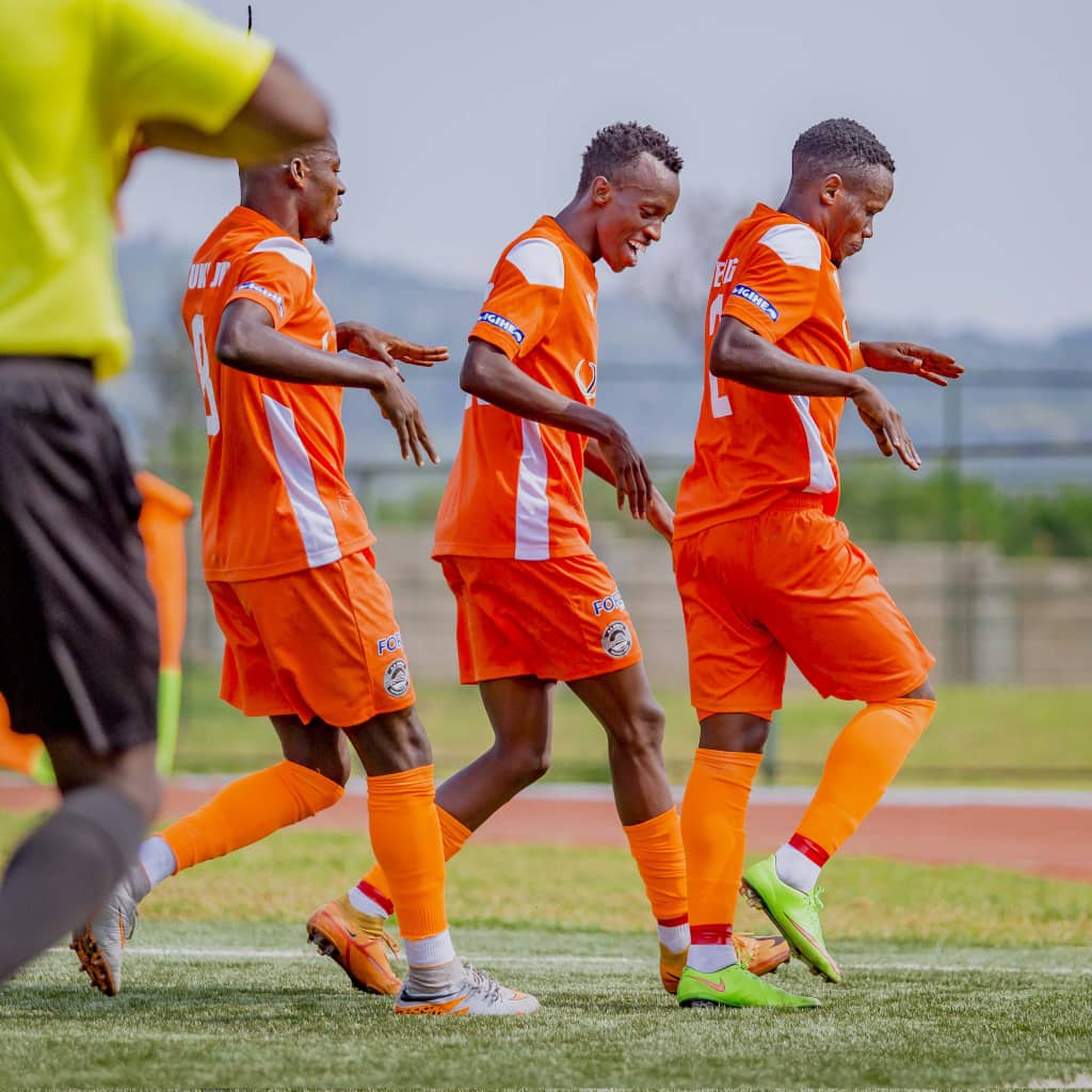 AS Kigali bishimira igitego cya mbere Rukundo Denis(uri imbere) yari amaze gutsinda.