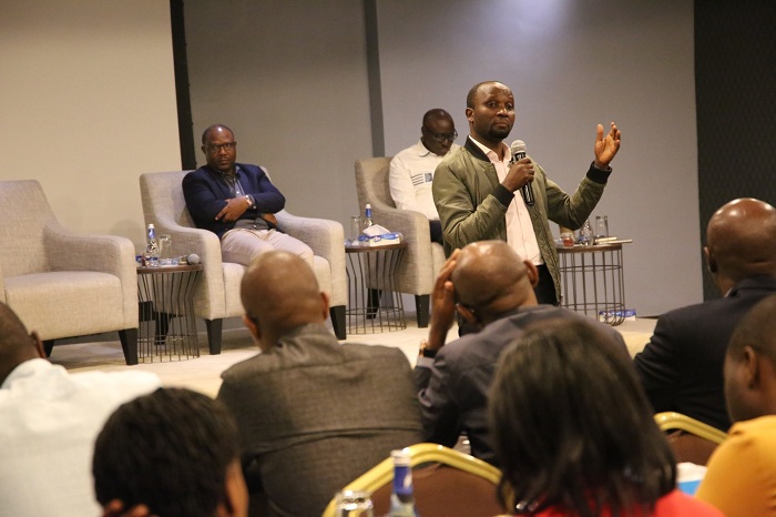 Minisitiri Musafiri aganira n'aborozi