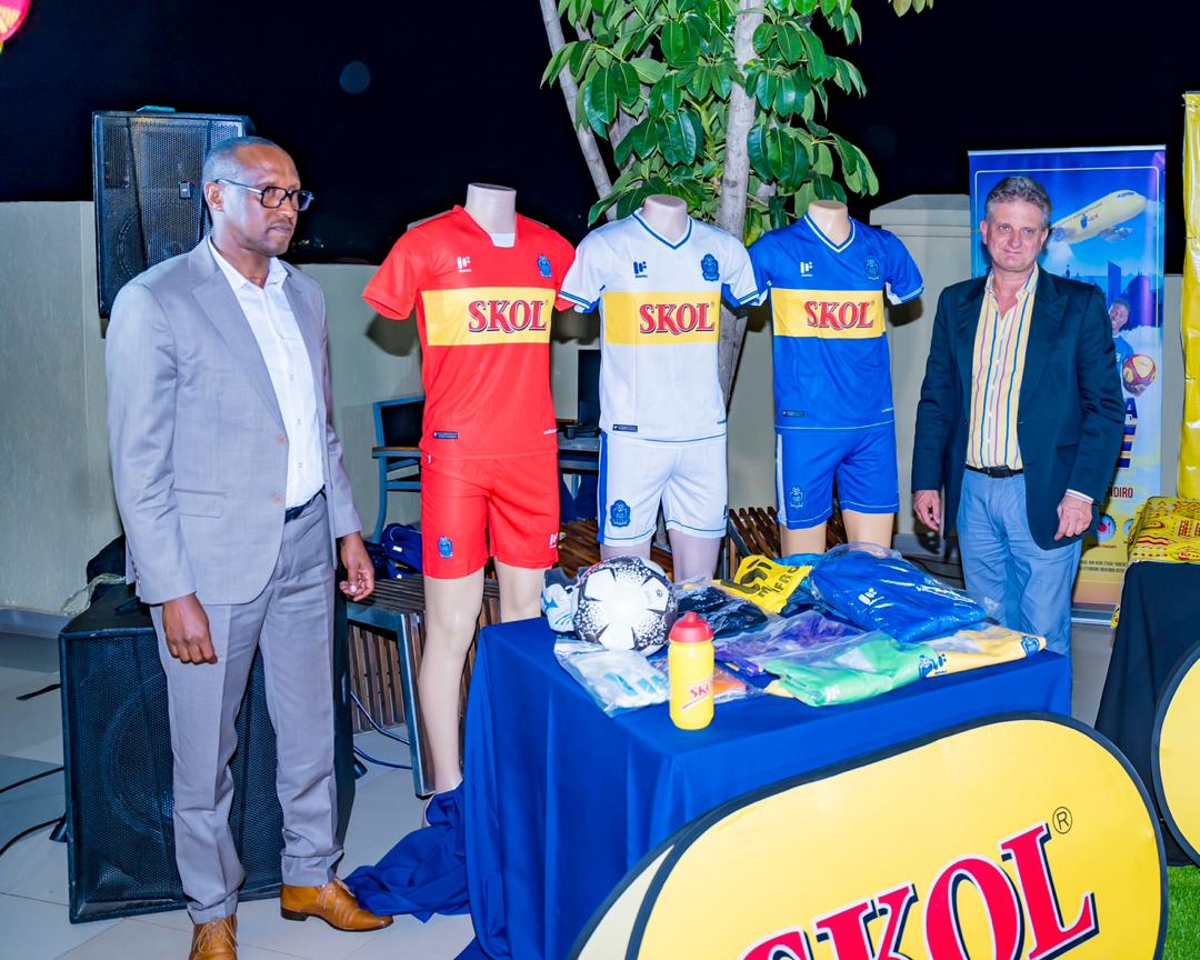 Imyambaro iyi kipe izaba yambaye