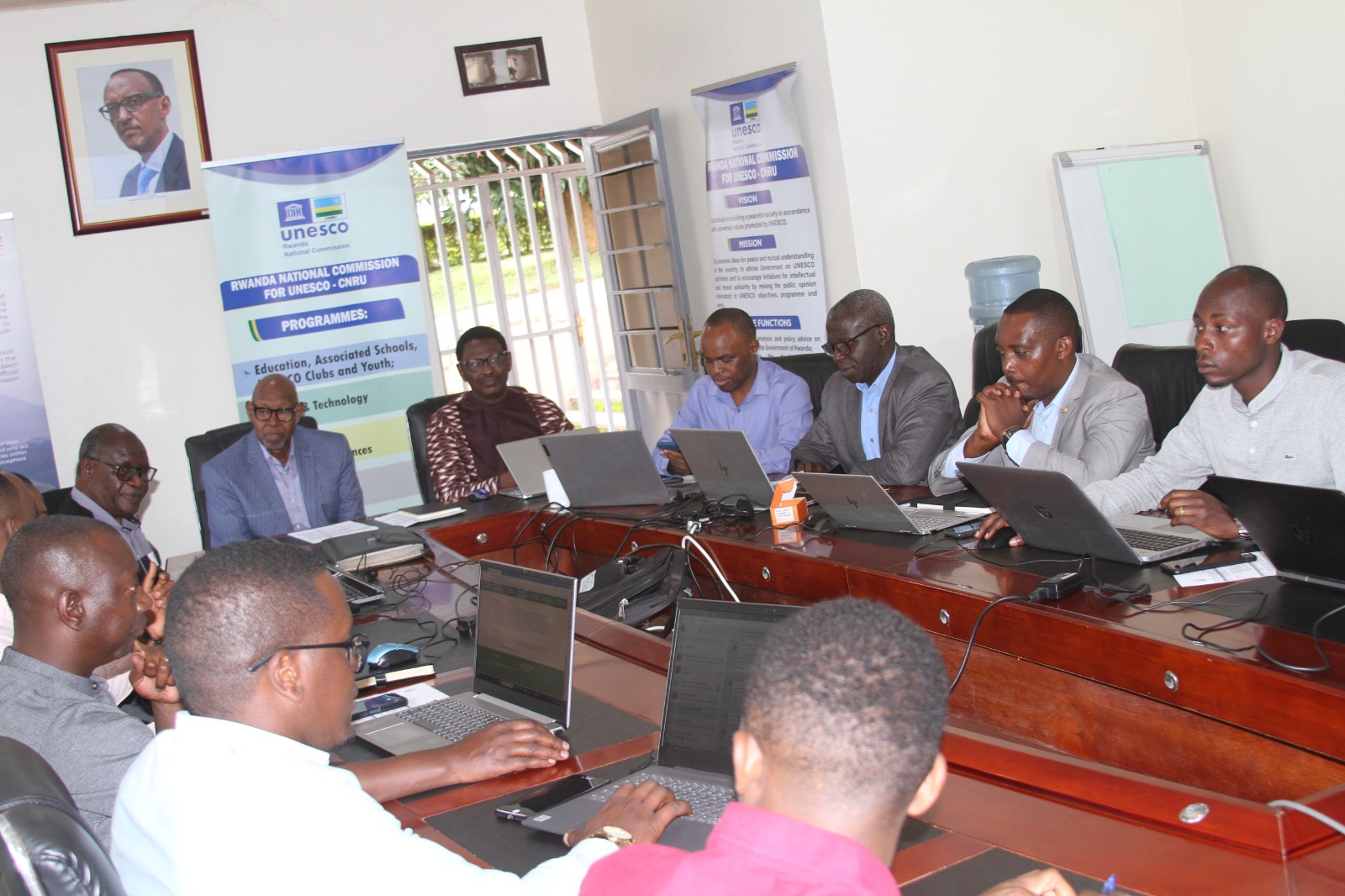 CNRU yashyizeho itsinda ryo kwiga uko umutungo kamere w'amazi, amashyuza, gazi n'ubuvumo byagirwa ahantu hakomye