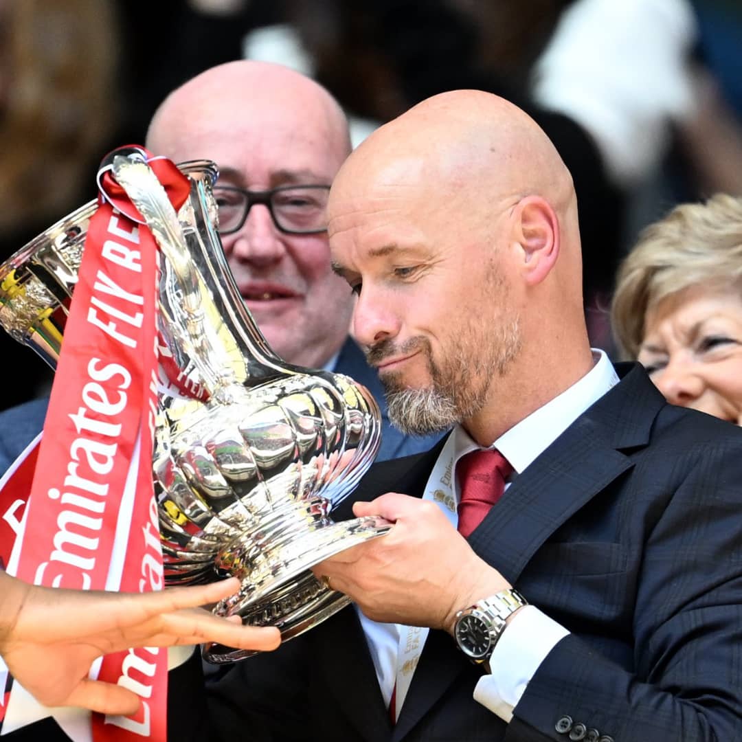 N'ubwo ashobora kwirukanwa,umutoza Erik Ten Hag yatwaye igikombe cya kabiri muri Manchester United amazemo imyaka ibiri birimo iyi FA Cup ndetse na EFL(Carabao Cup) yatwaye 2023