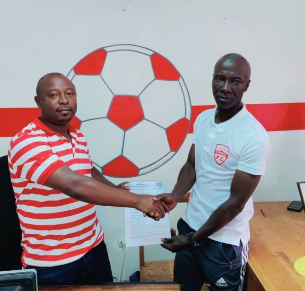 Rajab Bizumuremyi wari umaze imyaka ibiri atoza Etincelles FC ntabwo azongererwa amasezerano