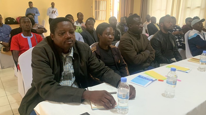 Abacuruzi bari kongererwa ubumenyi mu guhanga imishinga irengera ibidukikije