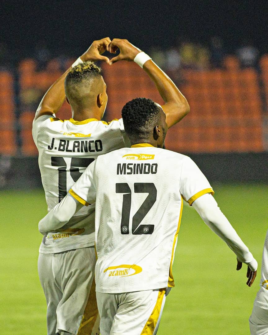 Blanco watsindiye AZAM FC yishimira igitego afashijwe na Msindo