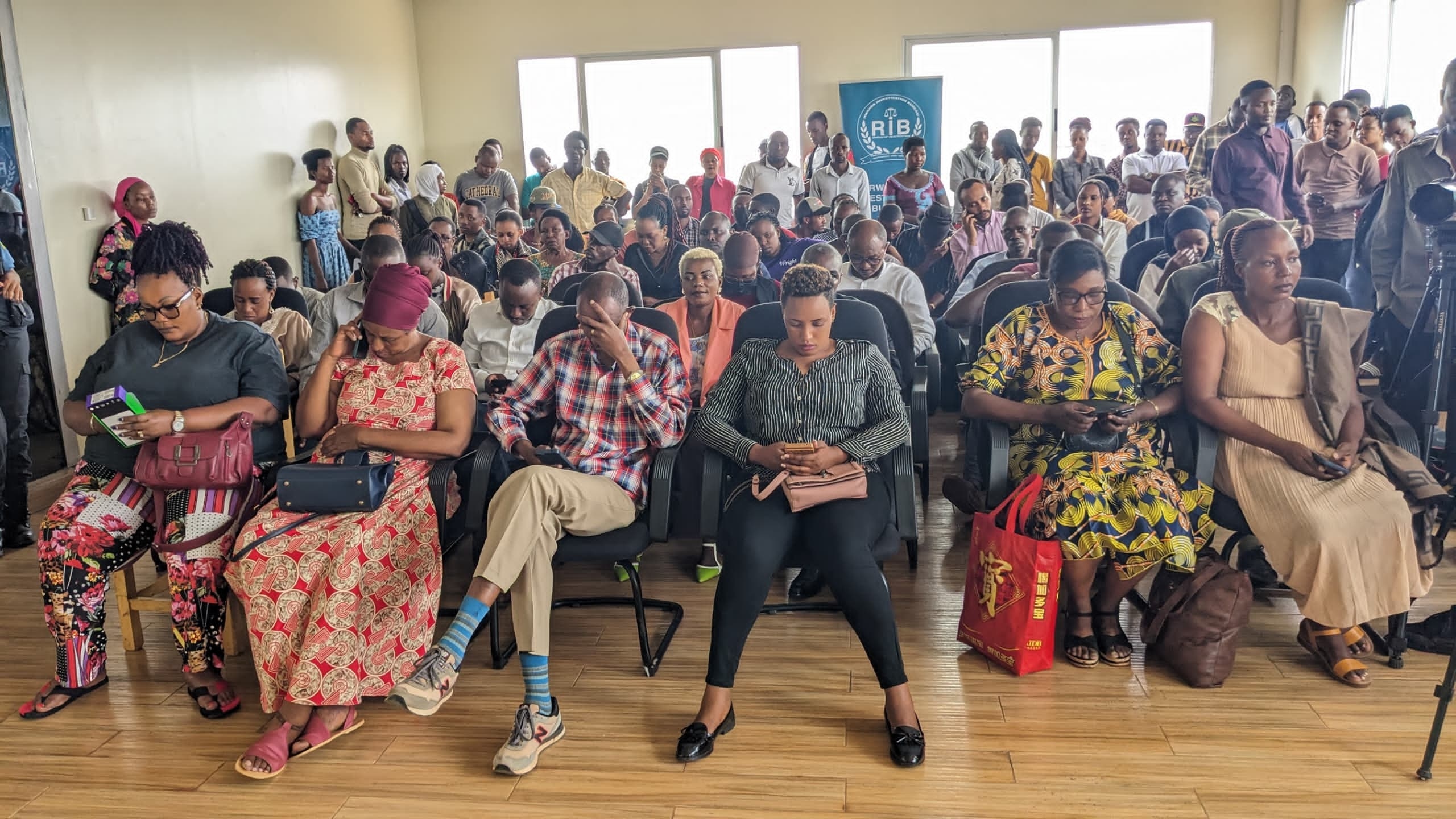 Abacuruzi ndetse n'abibwe telefone bari baje gusubizwa ibyabo byibwe 