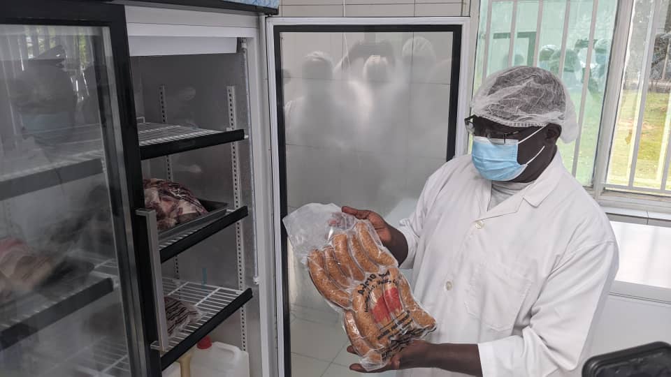 Abakunda ibikomoka ku nyama z'ingurube begerejwe aho bitunganyirizwa hujuje ubuziranenge