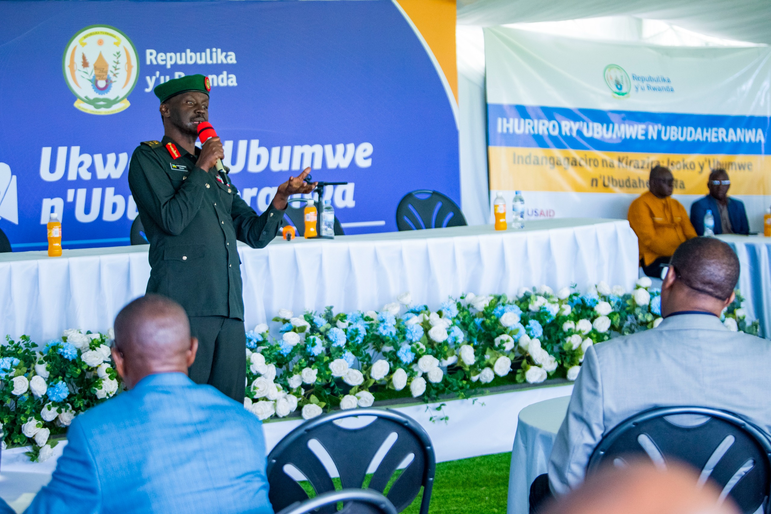 Hatanzwe ibiganiro byarushaho gutuma Ubumwe n'Ubudaheranwa bugerwaho hashingiwe ku makuru yihariye y'Akarere runaka