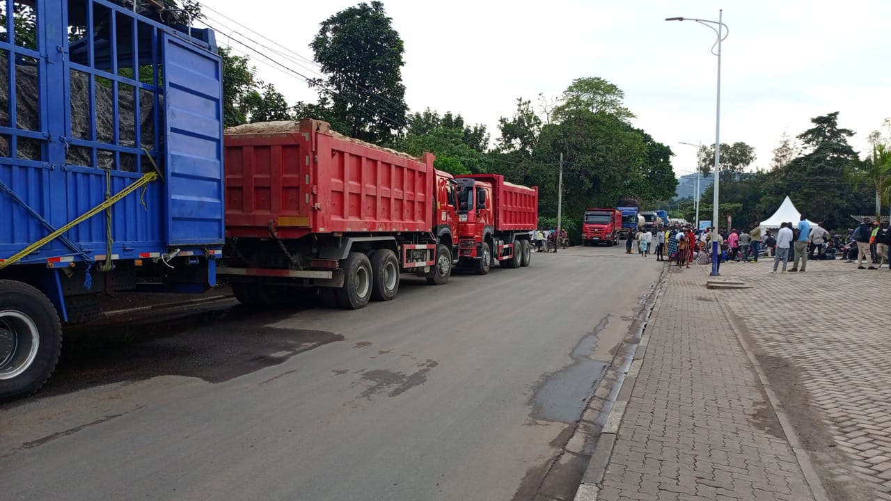 Ku mupaka hagaragaye abantu benshi n