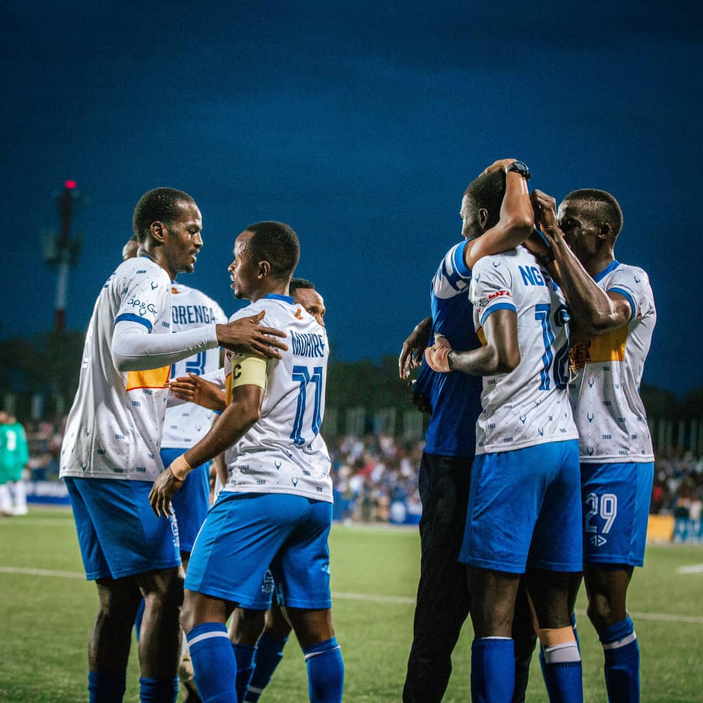 Abakinnyi ba Rayon Sports bishimira intsinzi