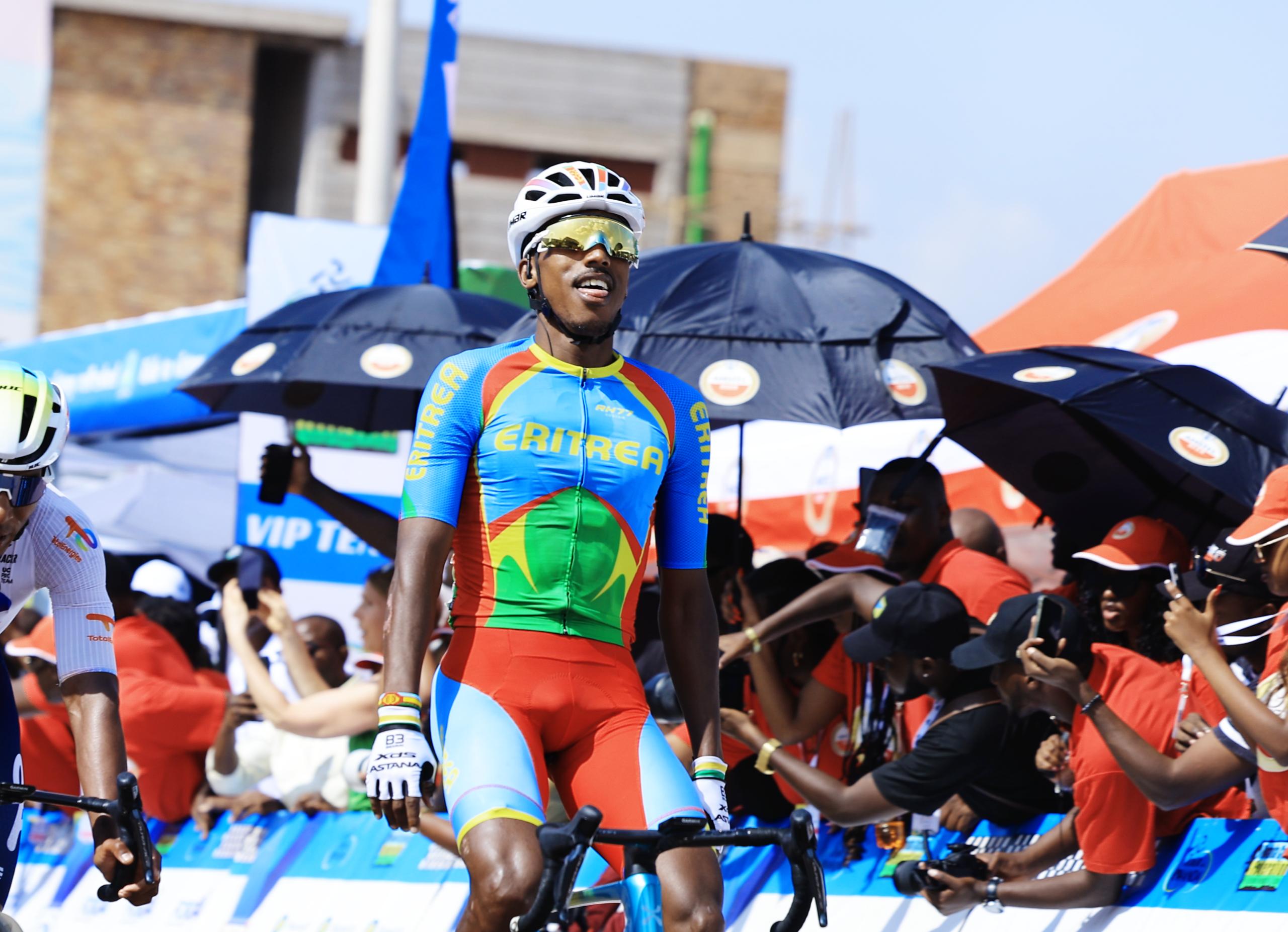 Umunya-Eritrea Henok Mulubrhan yegukanye agace Rukomo-Kayonza ka #TdRwanda2025