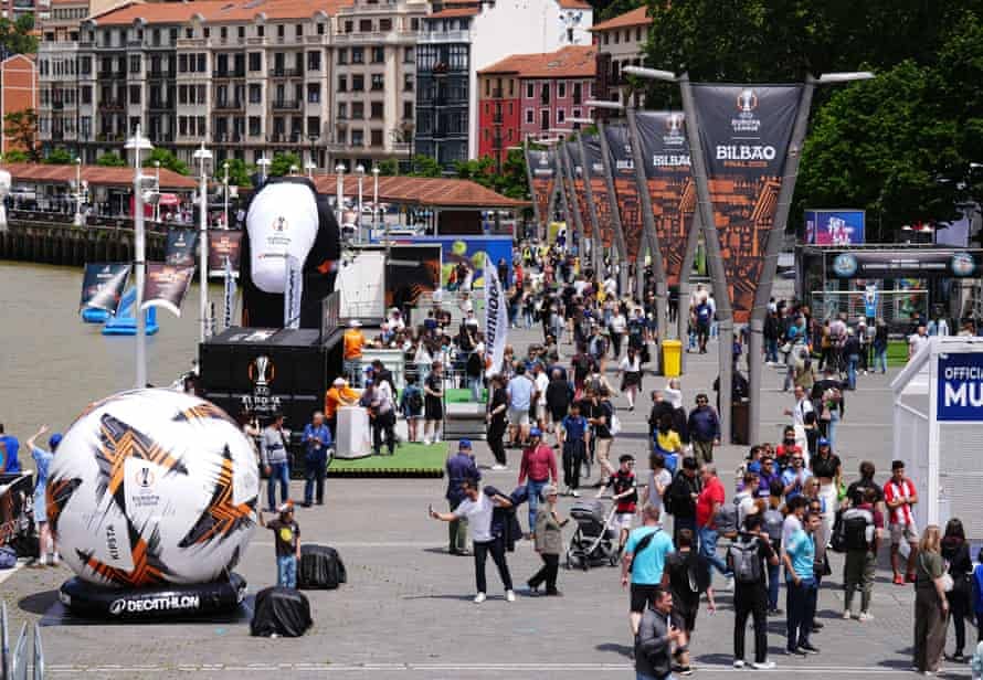 Abafana bo mu Bwongereza batangiye kugera mu Mujyi wa Bilbao muri Espagne 