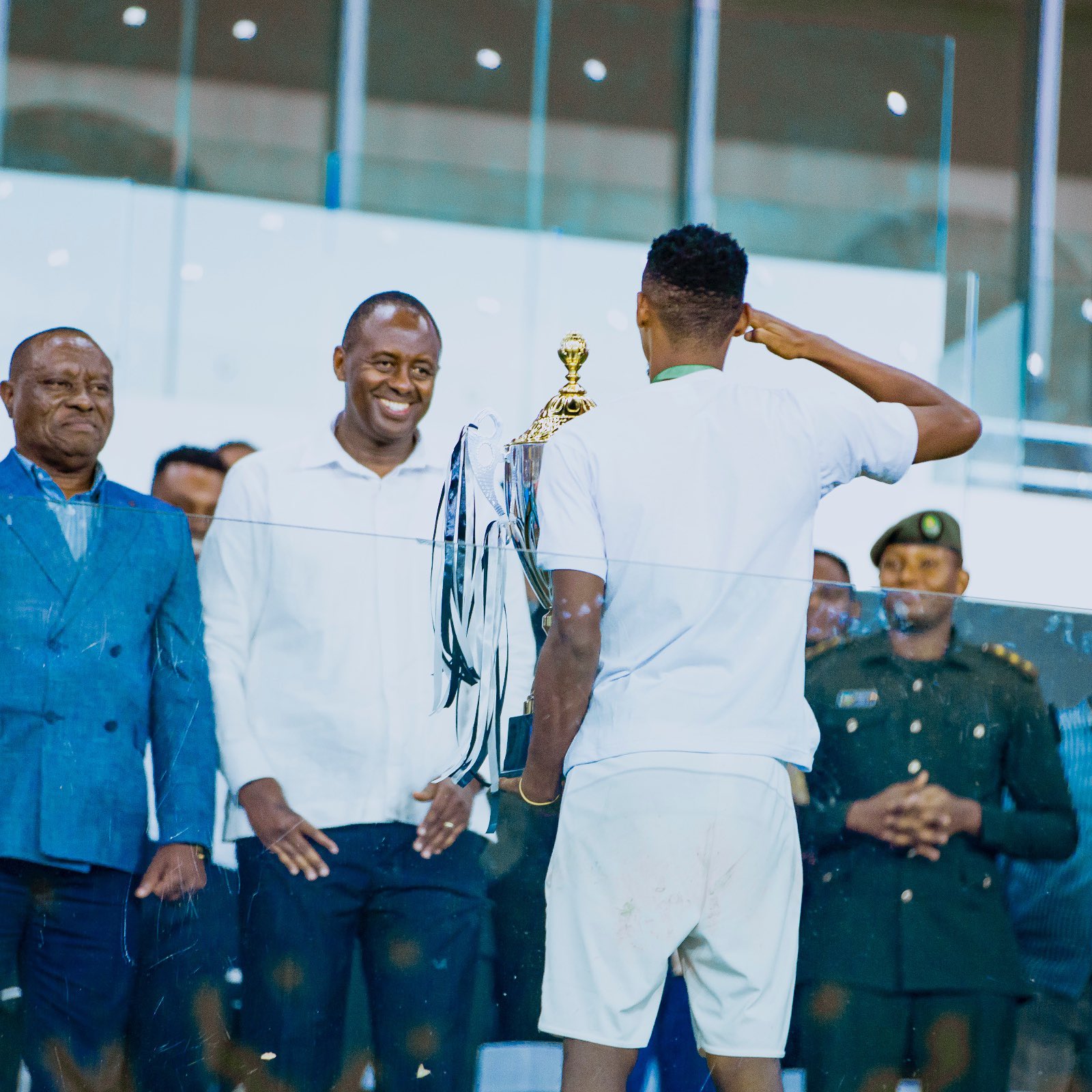 Kapiteni Niyomugabo Claude imbere y'umuyobozi wa APR FC