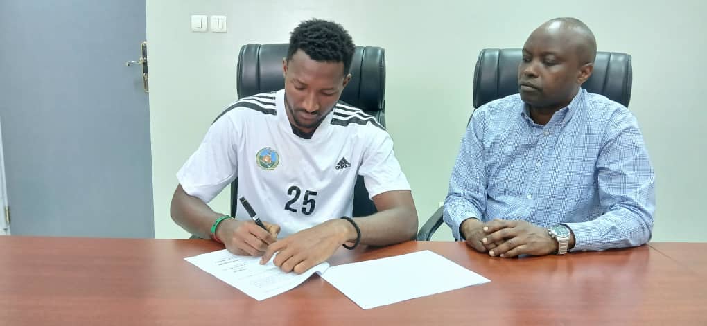 Umuhire Yves ari mu bakinnyi bane APR HC yakuye muri Police HC 