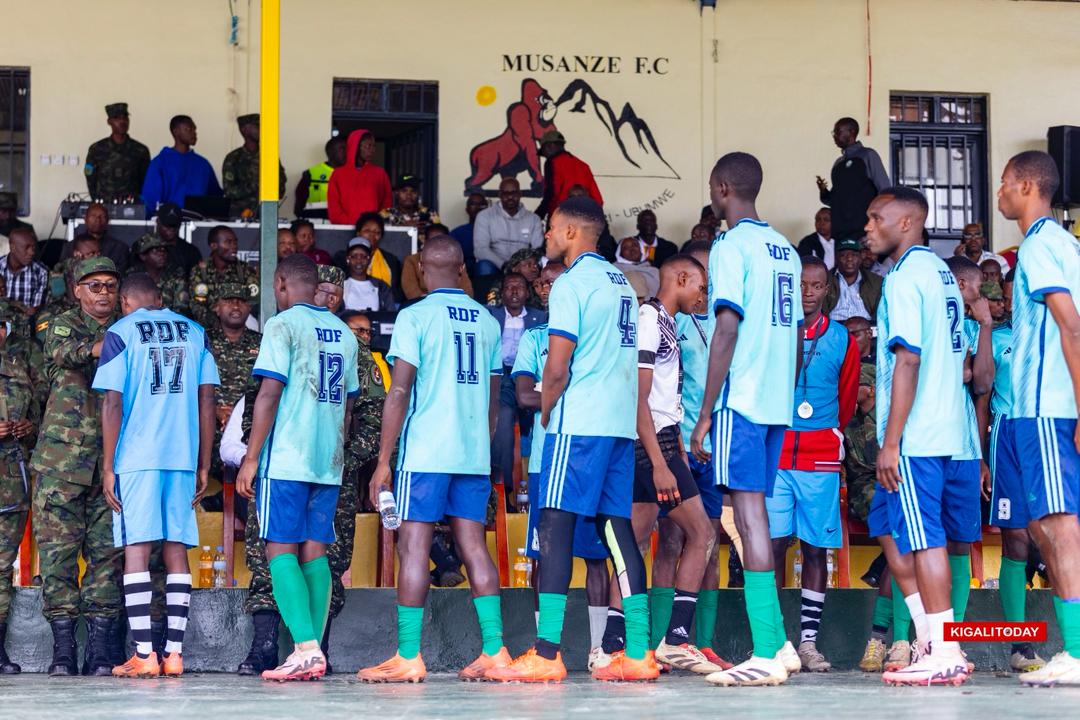 U Rwanda bambikwa imidali y'umwanya wa kabiri