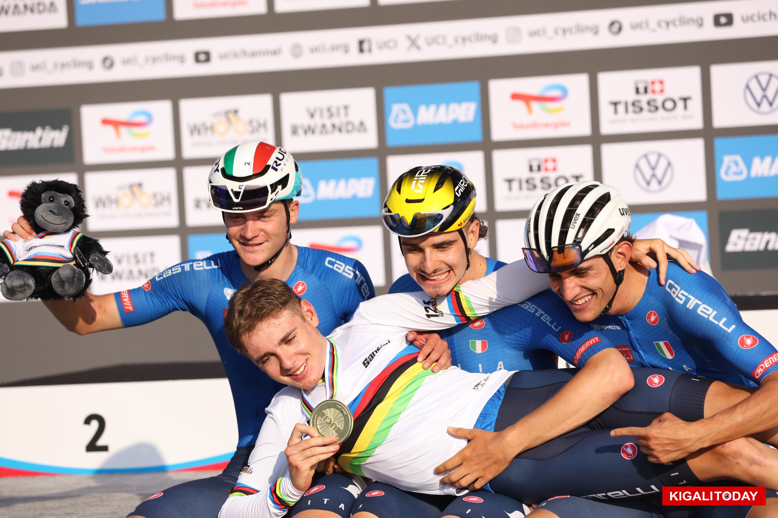 Abataliyani bishimira intsinzi ya mugenzi wabo Lorenzo