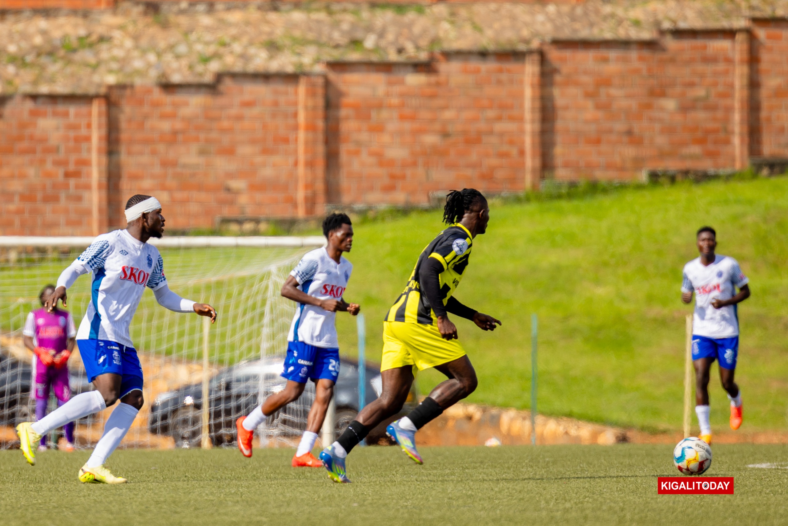 Joseph Sackey ahanganya n'abakinnyi ba Rayon Sports 
