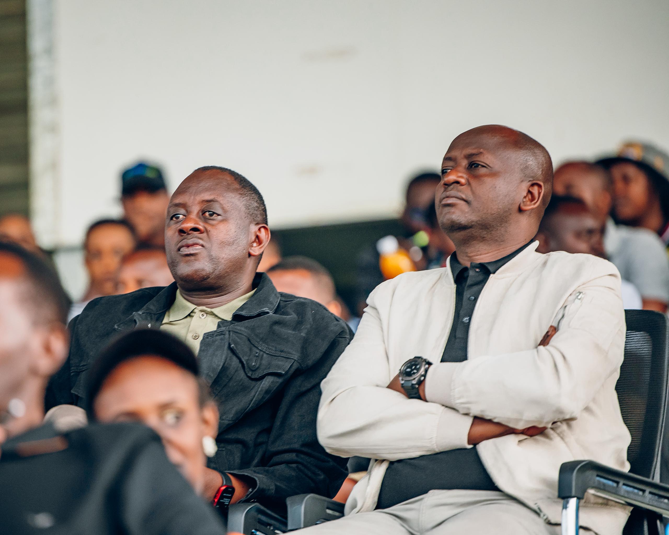 Chairman wa APR FC Brig Gen. Deo Rusanganwa(Ibumoso) yari yitabiriye uyu mukino ikipe yanganyijemo na Bugesera FC 