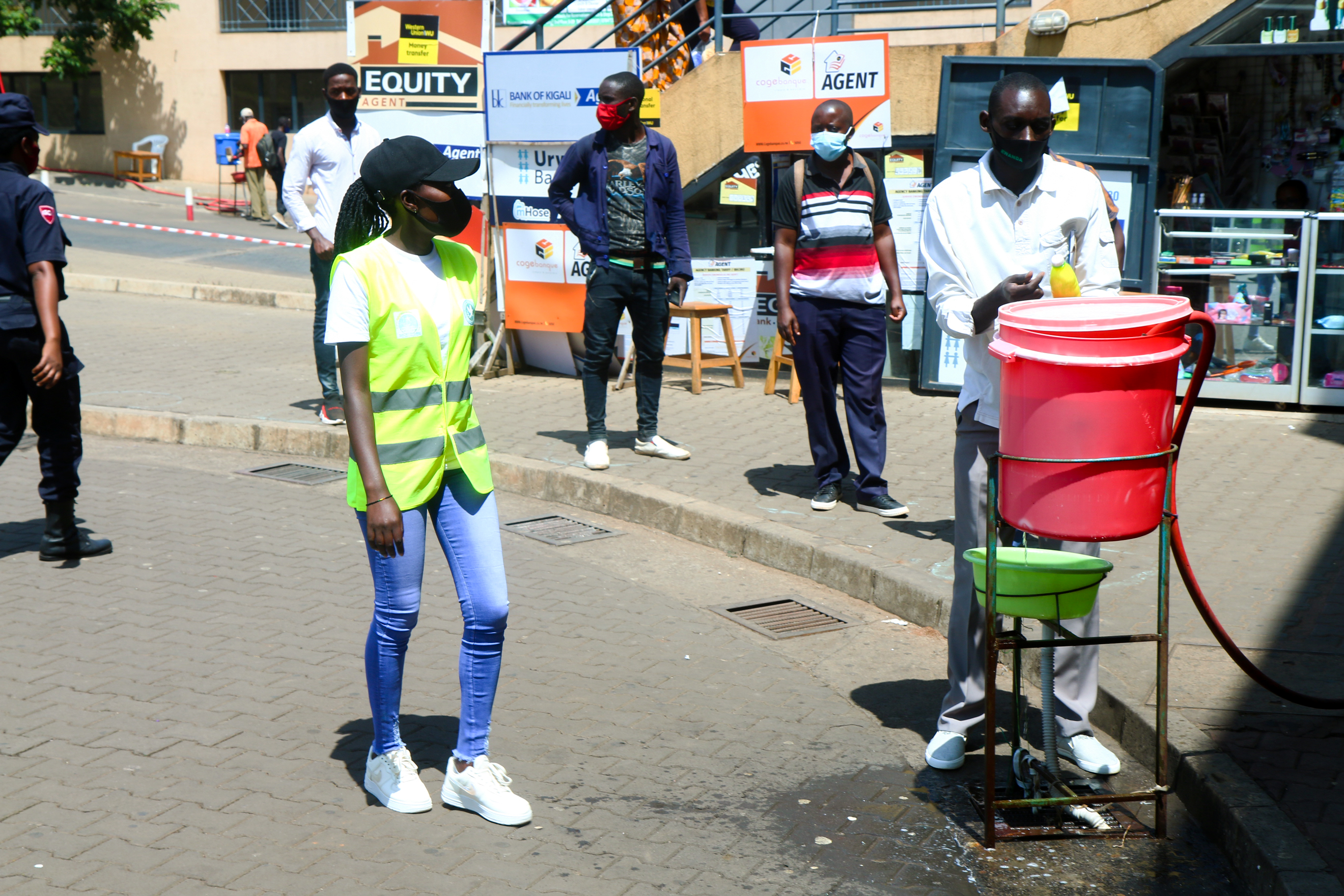 Gukaraba amazi gusa ntibihagije ugomba no gukoresha iyo sabune ni cyo bayihashyiriye