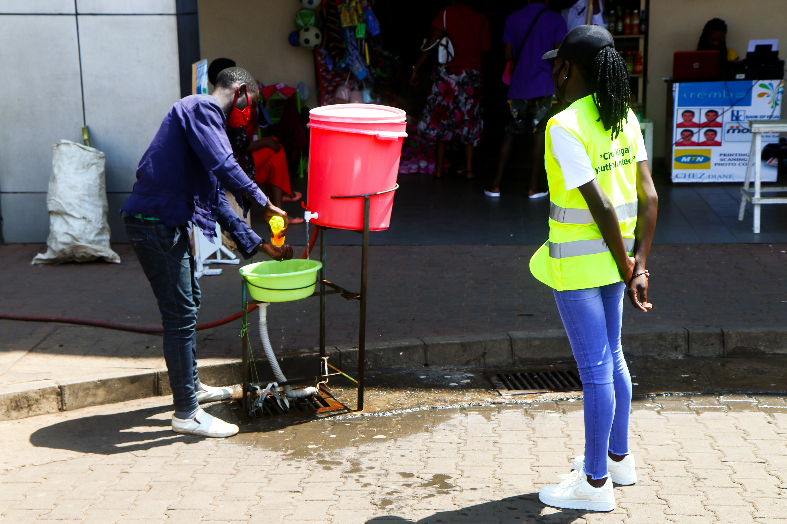 Nugera mu rugo ubwire n'abandi ko ntaho banyura batabanje gukaraba 