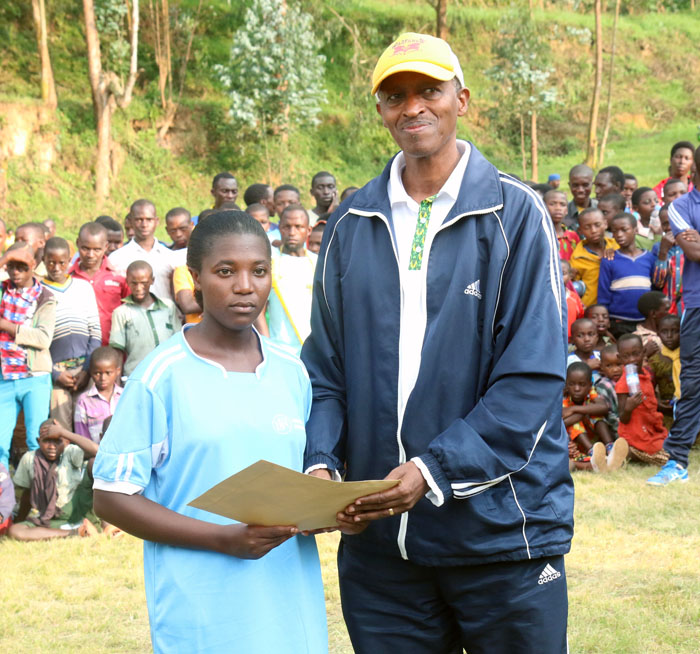 Ikipe ya Kaminuza ya Rukara yahembwe ibihumbi 50 Frws.