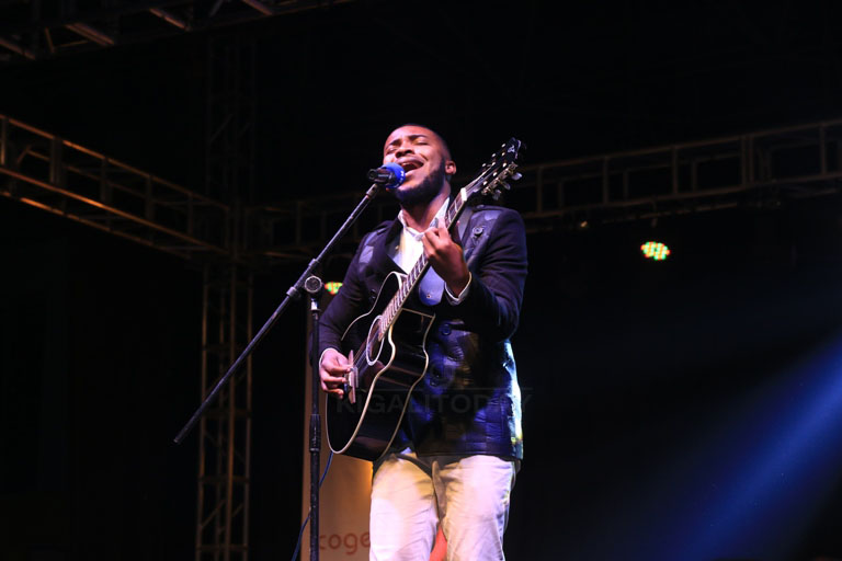 Umuririmbyi Hope nawe yasusurukije abitabiriye ibirori byo gutoranya abakobwa 15 batanira ikamba rya Miss Rwanda 2017