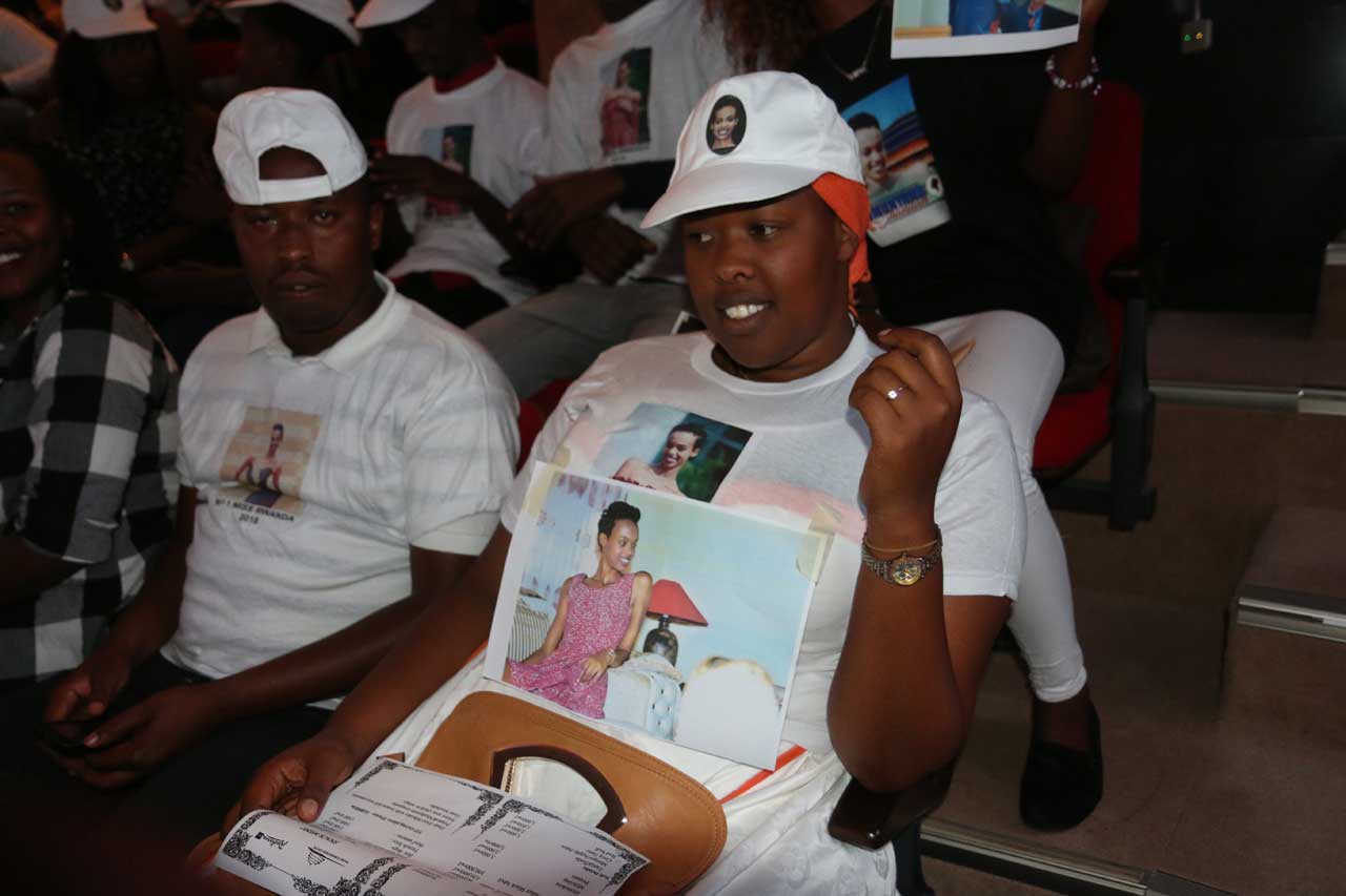 Bamwe bari babyambariye