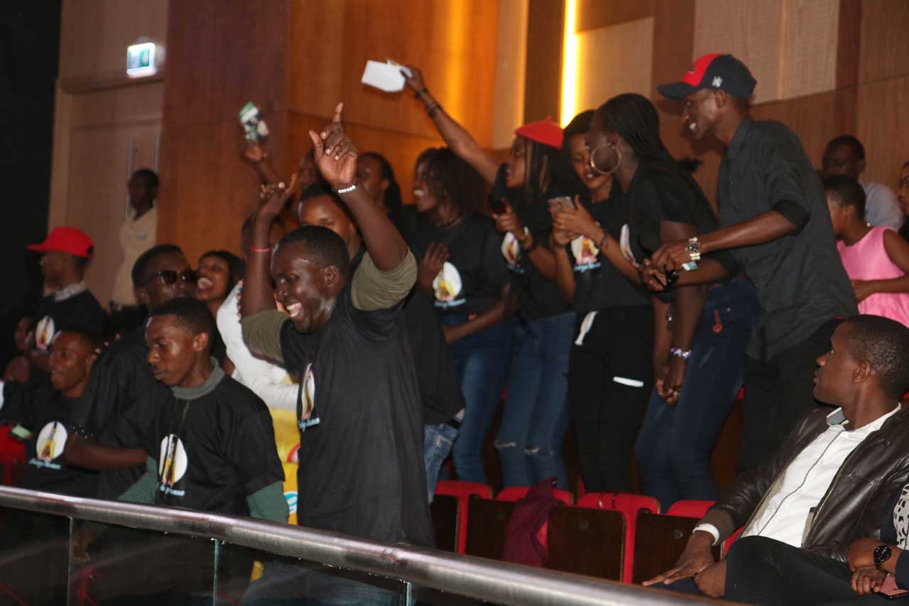 Abafanaga uwo bashyigikiye babikoraga nk'abogeza ruhago