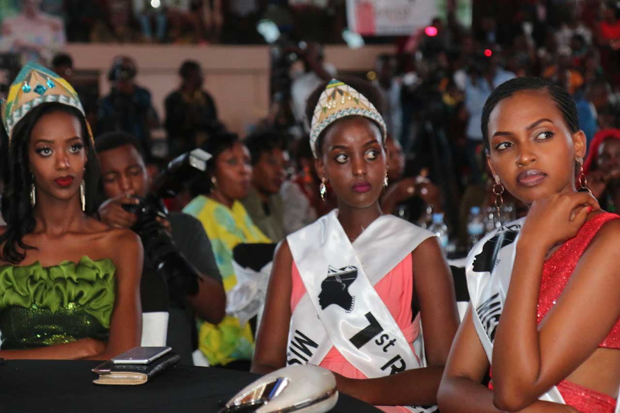 Miss 2017 Iradukunda yari aberewe mu ikanzu y'icyatsi